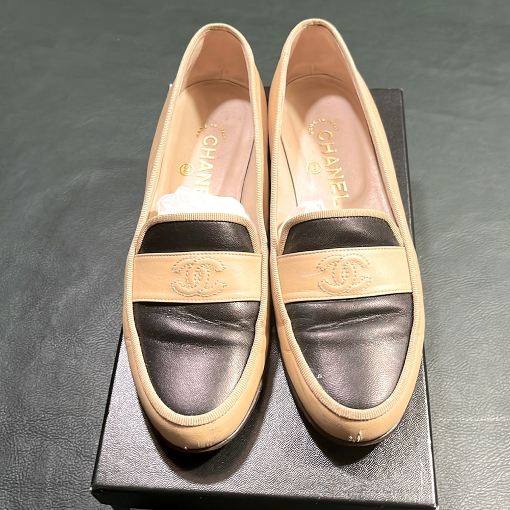 Chanel loafers size 7 original box and dust bags included. Good condition